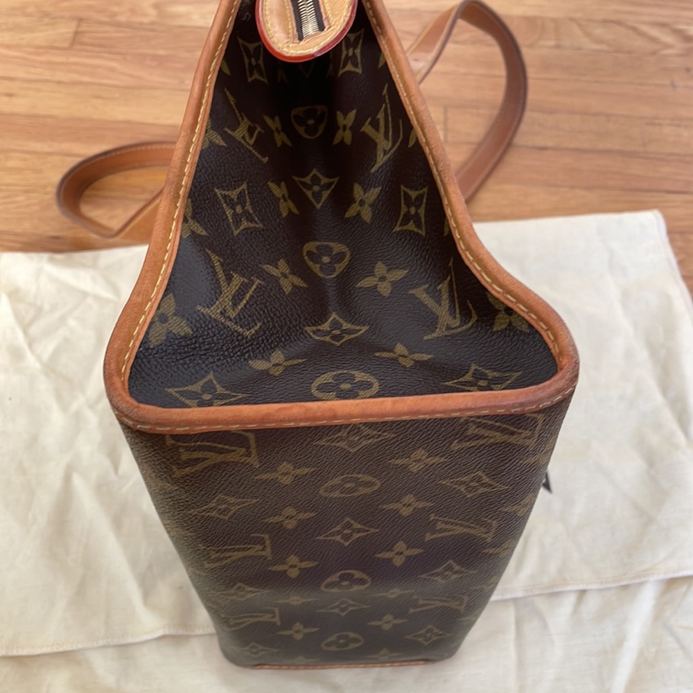 **Authentic** Louis Vuitton Monogram Haut Popincourt canvas purse - Picture 3 of 8